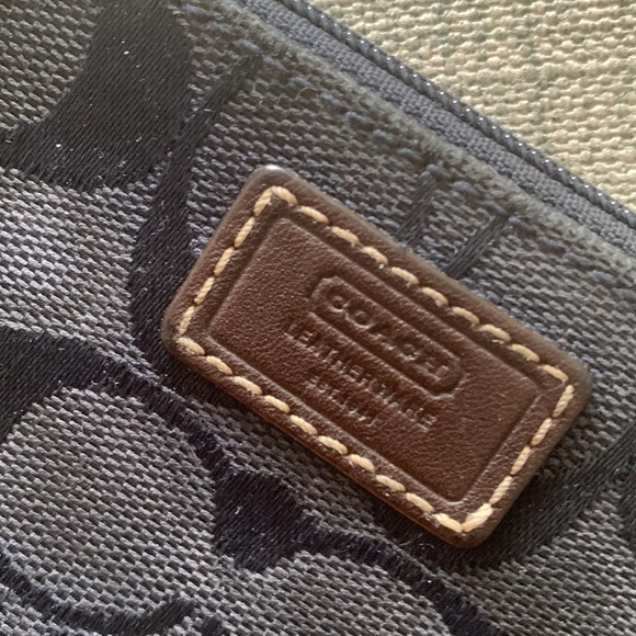 Navy coach wristlet - Picture 2 of 8